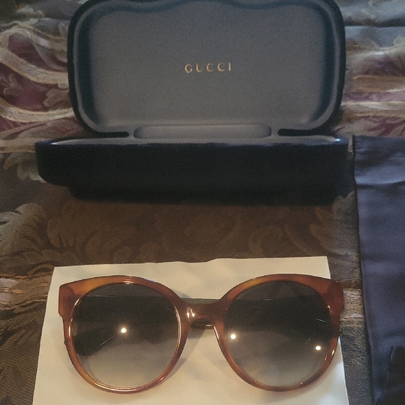 Gucci Tortoiseshell Sunglasses Never Used Beautuful Case Cloth Bag